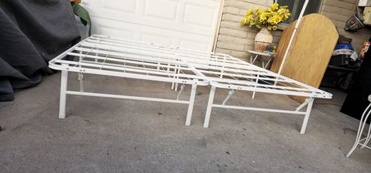 ** Cal king/King size metal bed frame **