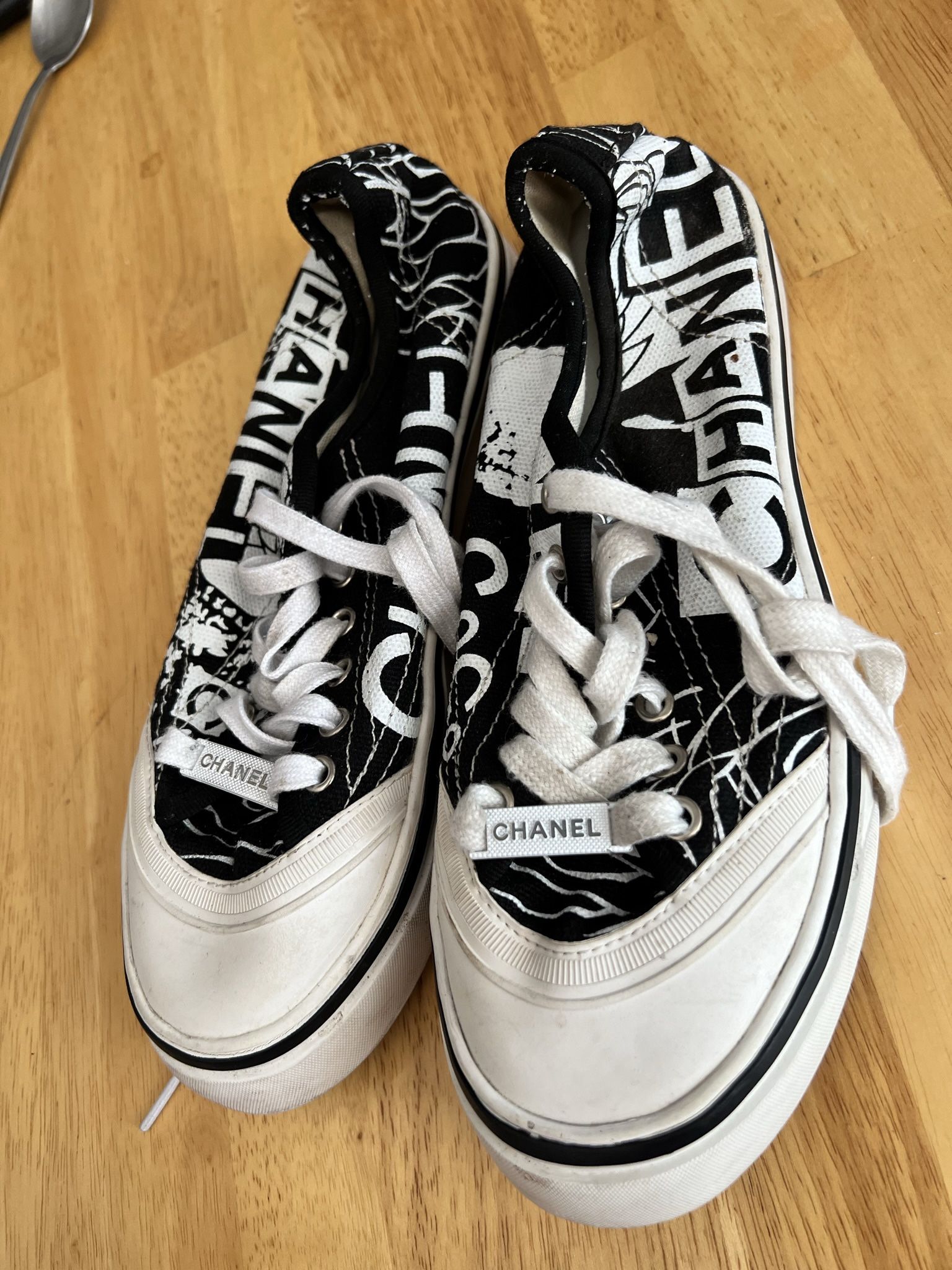 Chanel Converse size 7