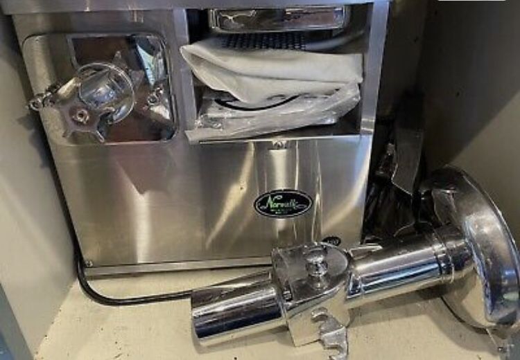 NORWALK jUICER for Sale in Costa Mesa, CA OfferUp