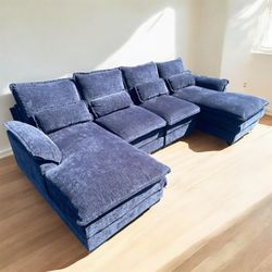 FREE DELIVERY!! LIKE NEW Double Chaise Sectional