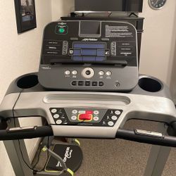 Life Fitness Treadmill 