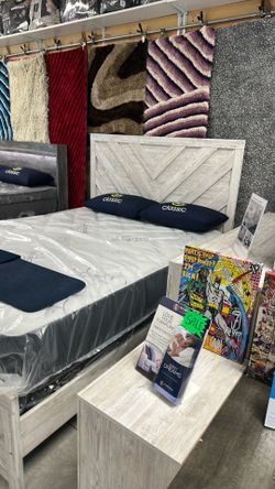 Queen bed room set 🔥