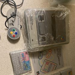 Super Nintendo Famicom Basically New. 