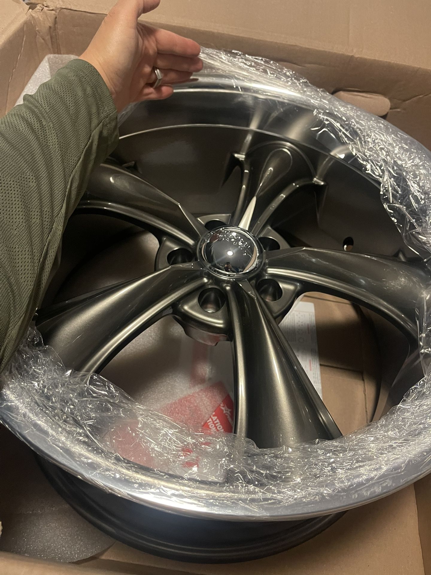American Racing Staggered 20Inch Graphite Diamond Cut Lip 