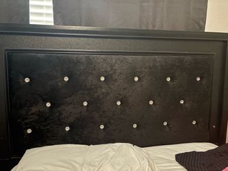 Queen size bed frame set (mattress not included)