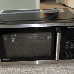 MASTER Series Countertop Microwave