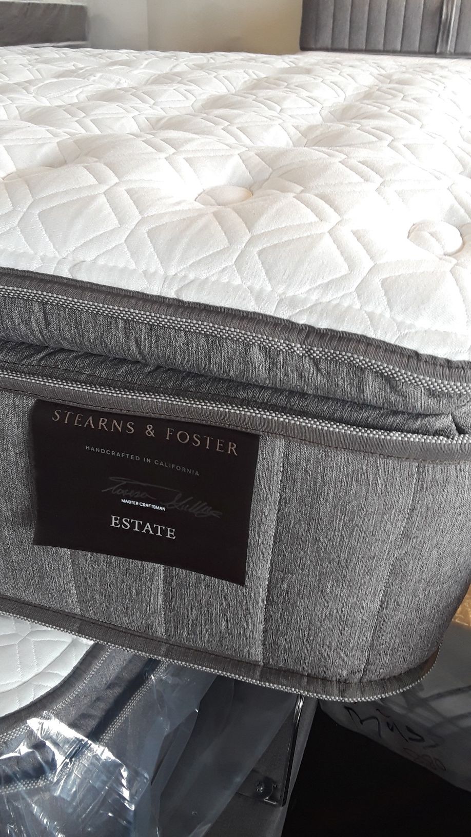 KING SIZES MATTRESS PILLOW TOP FIRM STEARNS & FOSTER