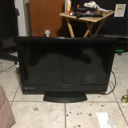 32 inches TV EMERSON 