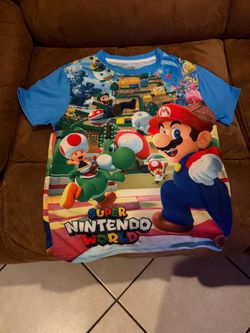 The super Mario bros Nintendo world universal studios hollywood shirt .size 8 S