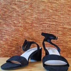 Dream Paris Black Heels Size 5.5