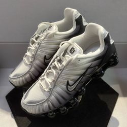 NIKE SHOX TL “OFF NOIR METALLIC SILVER”