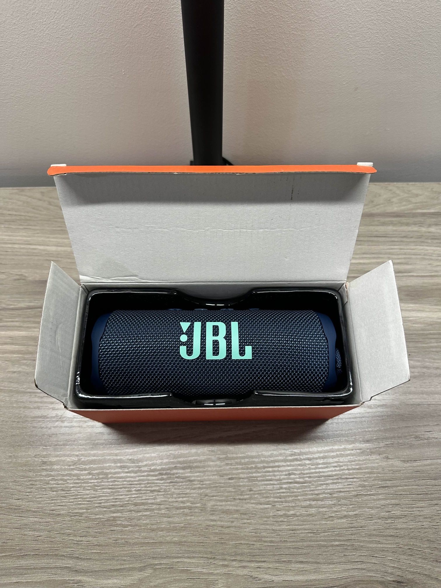 JBL 6 Flip Portable Bluetooth Speaker