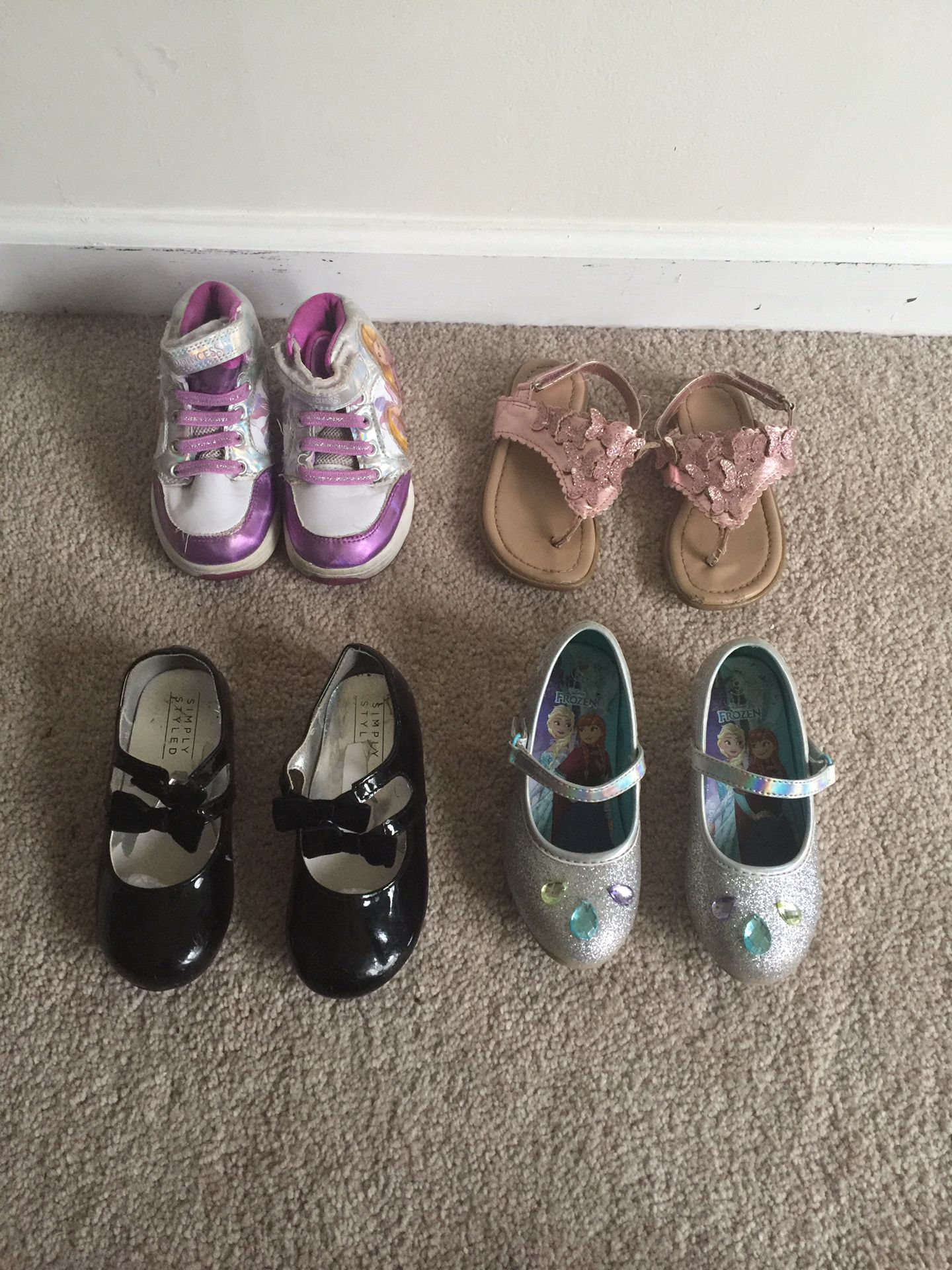Toddler girl shoes size (8&9)