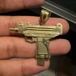 10k Gold Uzi Pendant