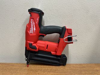 Milwaukee 2746-20 M18 FUEL 18-Volt Lithium-Ion Brushless Cordless Gen II 18-Gauge Brad Nailer (Tool-Only)