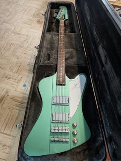 Epiphone Thunderbird with Hard Case and Gig Bag