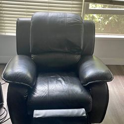 Black Recliner! Good Condition! 