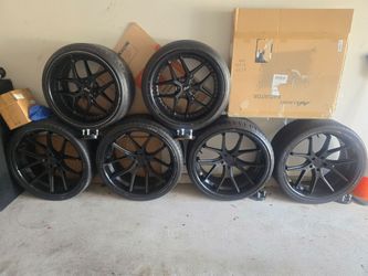 SELLING ALL 6 TOGETHER charger/Challenger wheels Ferrada FR2 22" & 2 wheels Niche Vice 20" 5x115