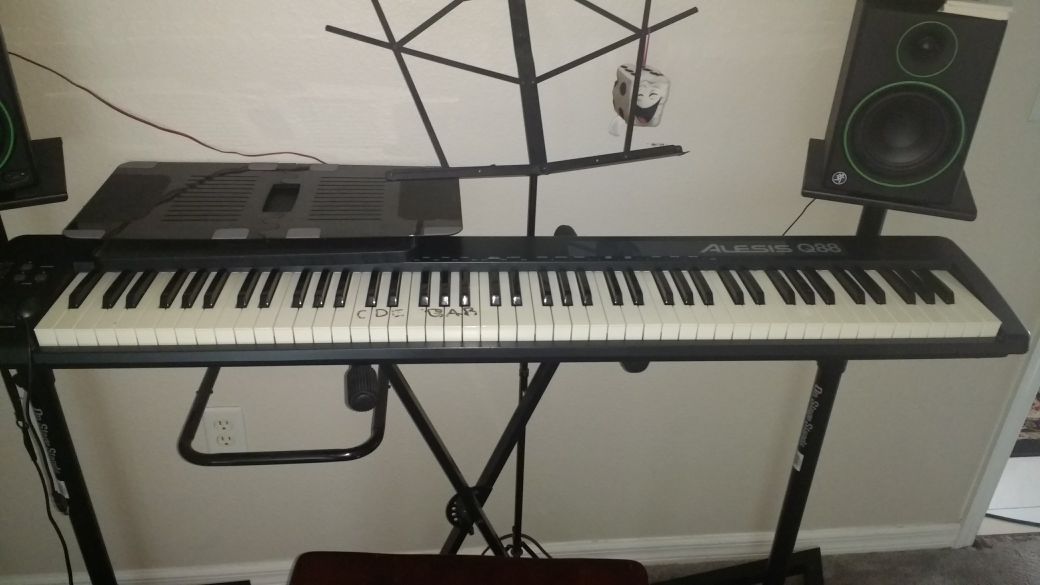 Alesis Q88 Midi Keyboard