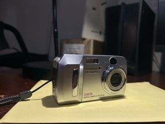 Olympus 5.0 Megapixel Digital camera D-595 Zoom