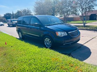 2014 chrysler town&coutry mini van