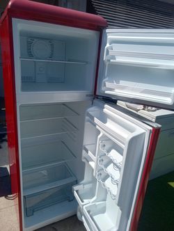Refrigerator Classic Coca-Cola  ocupa gas para que  enfríe