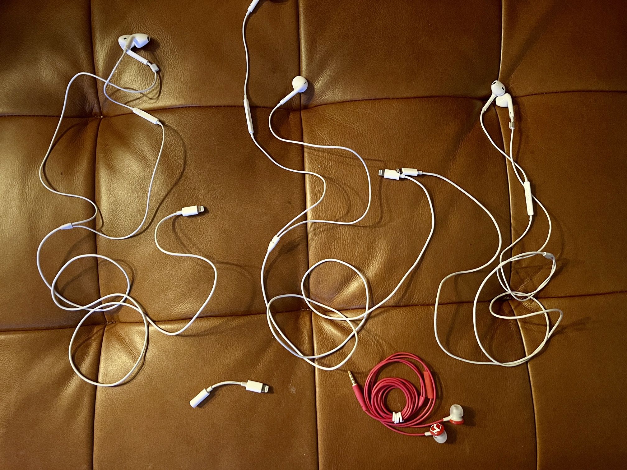 4New Unused Apple headphones 