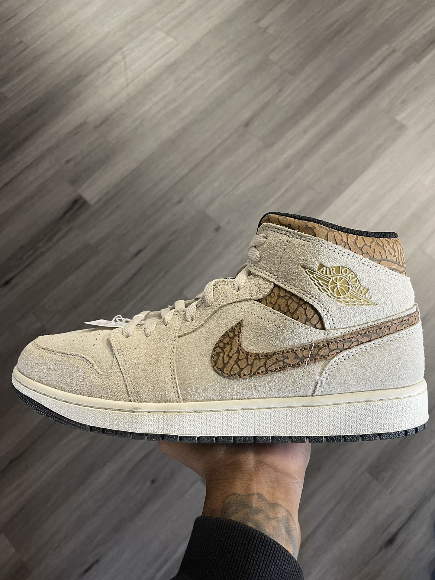 Air Jordan 1 Mid “Palomino”