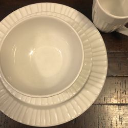 Corningware Dinnerware (16 PCs.)