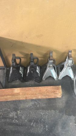 Jack stands