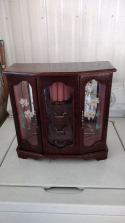 Jewelry Box With Necklace Hangers