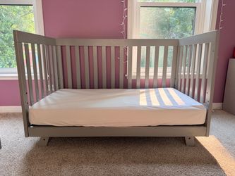 Convertible nursery set