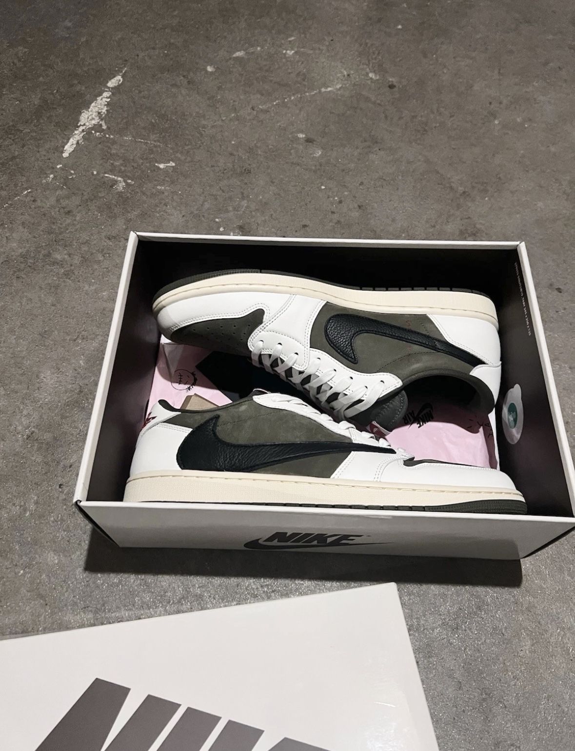 Jordan 1 Low OG SP Travis Scott Medium “Olive” WITH RECEPIT