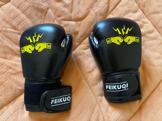 Feikuqi Boxing Gloves Black and Yellow and Punching Bag