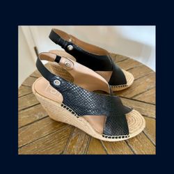 Like New Black Wedges (size 8)