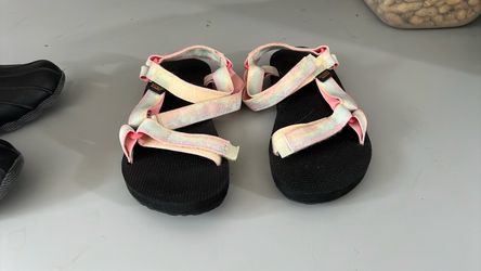 Teva sandals size 5