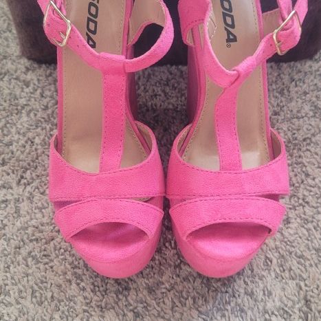 NEW PINK WEDGE SHOES