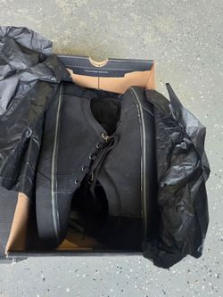 UGG Mens Size 12 Shoes - Brand New