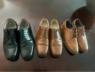 Kids shoes size 6. And one brown 5.  Floreshims brand. Good conditions