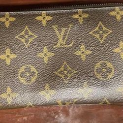 Louis Vuitton Zipper Wallet 