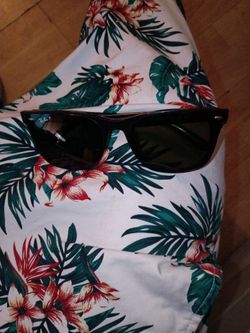 Ray-Ban
RB4420
New
frame Black
lenses
Black
Polarized