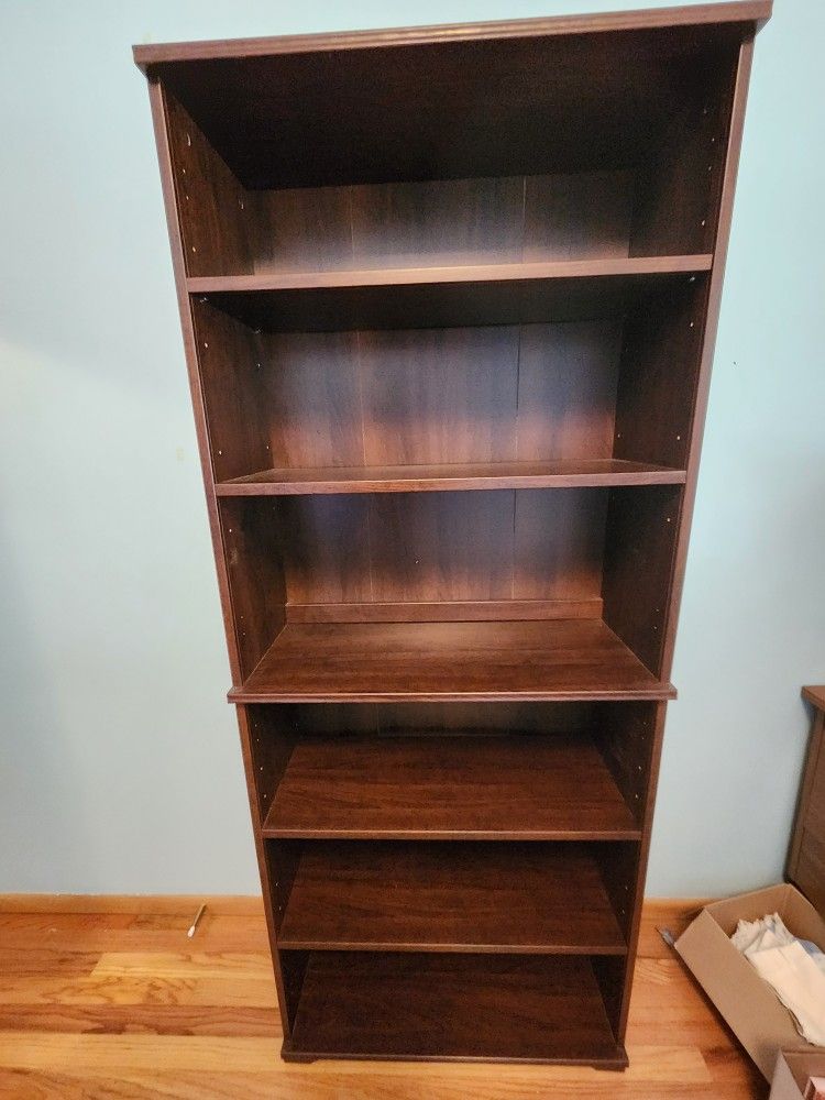 Bookshelf with 5 shelves