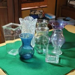 VASES/    2 Colored Plastic/ 7 Clear