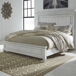 Kanwyn Whitewash King Panel Bed

