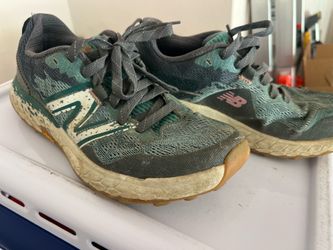 New Balance Hierro Fresh Foam Trail Runners Women’s size 8