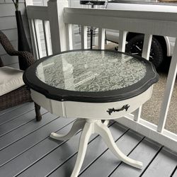 Round Table