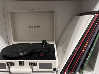Vinyl record player and vinyls