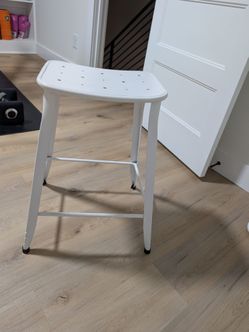 White metal bar stool (one)
