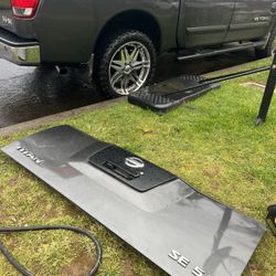 2007 Nissan Titan Tailgate 