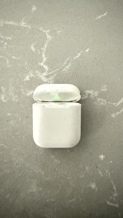 AirPod Charging Case (only)